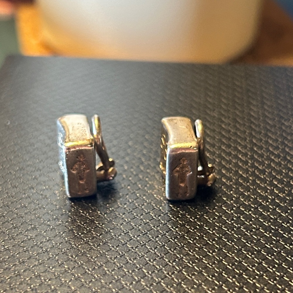 282. 🍀Vintage CHANEL Silver Square Clover Clip on Earrings - Picture 6 of 9